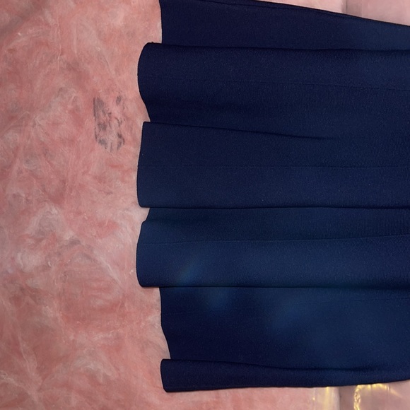 A beautiful navy blue knee length skirt - Picture 3 of 5